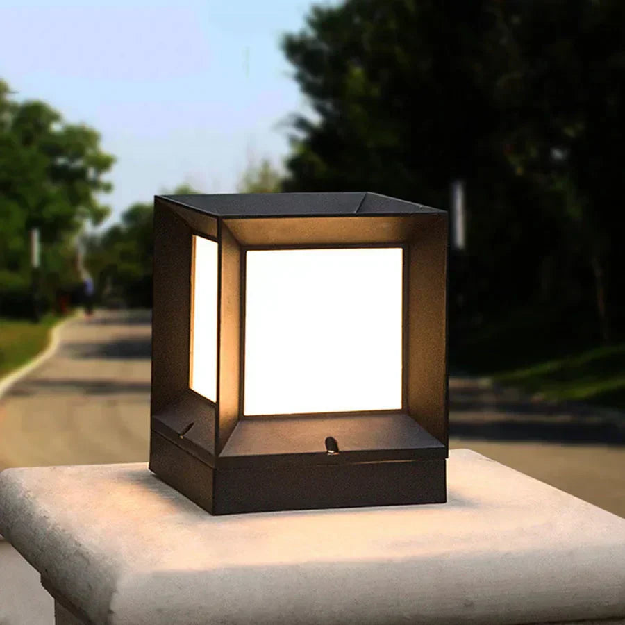 PillarLux – Outdoor Standing Lamp for Gates and Driveways